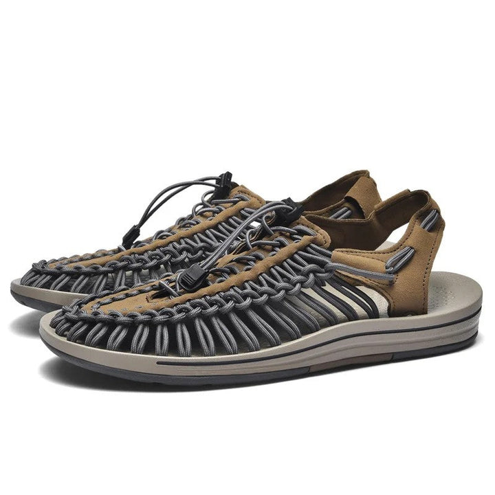 Woven beach sandals featuring a breathable design and lightweight flat sole, perfect for casual outdoor beachwear. 8