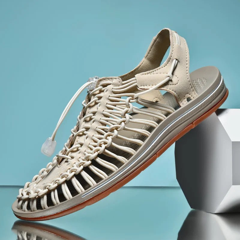 Woven beach sandals featuring a breathable handcrafted design and a lightweight flat sole, perfect for casual outdoor comfort. 1
