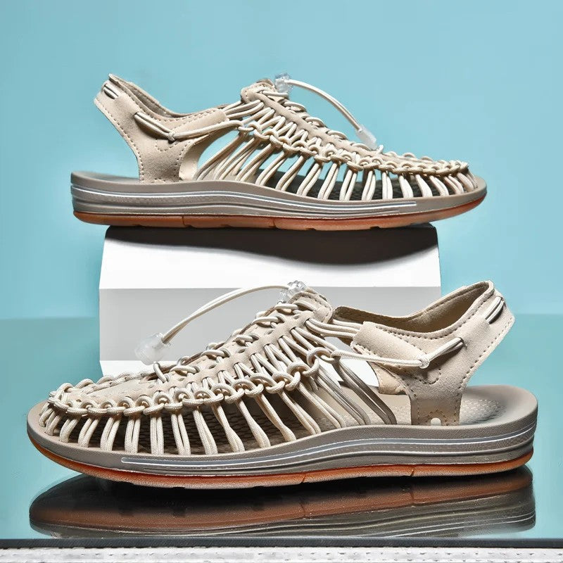 Woven beach sandals featuring a breathable handcrafted design and a lightweight flat sole, perfect for casual outdoor comfort. 2